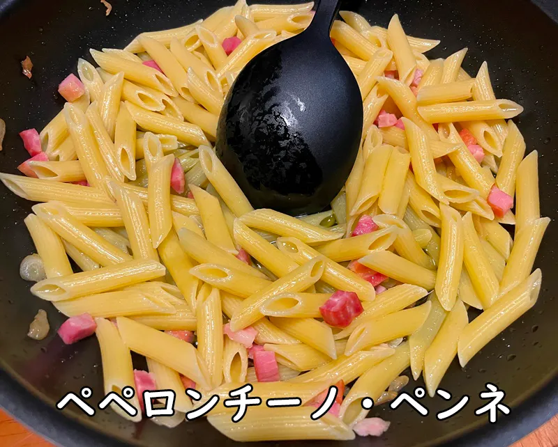 ペペロンチーノ風味のペンネパスタの拡大写真(家庭料理)